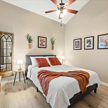 Artist'S Tower Townhome Just Renovated W Loft غينزفيل، فلوريدا المظهر الخارجي الصورة