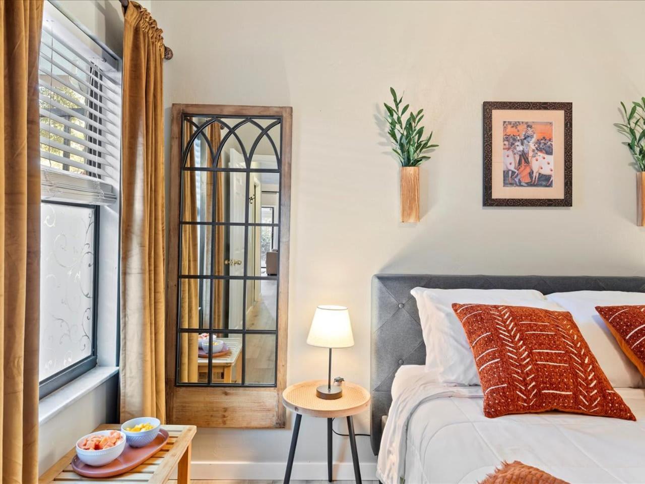Artist'S Tower Townhome Just Renovated W Loft غينزفيل، فلوريدا المظهر الخارجي الصورة