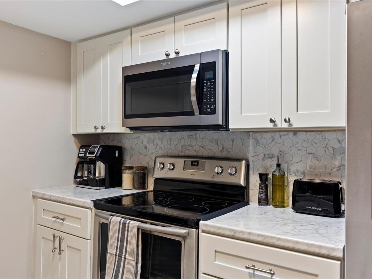 Artist'S Tower Townhome Just Renovated W Loft غينزفيل، فلوريدا المظهر الخارجي الصورة