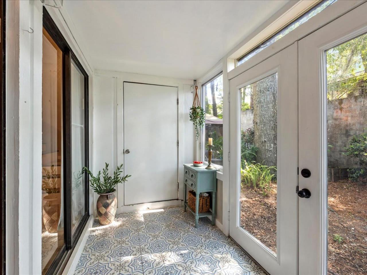 Artist'S Tower Townhome Just Renovated W Loft غينزفيل، فلوريدا المظهر الخارجي الصورة
