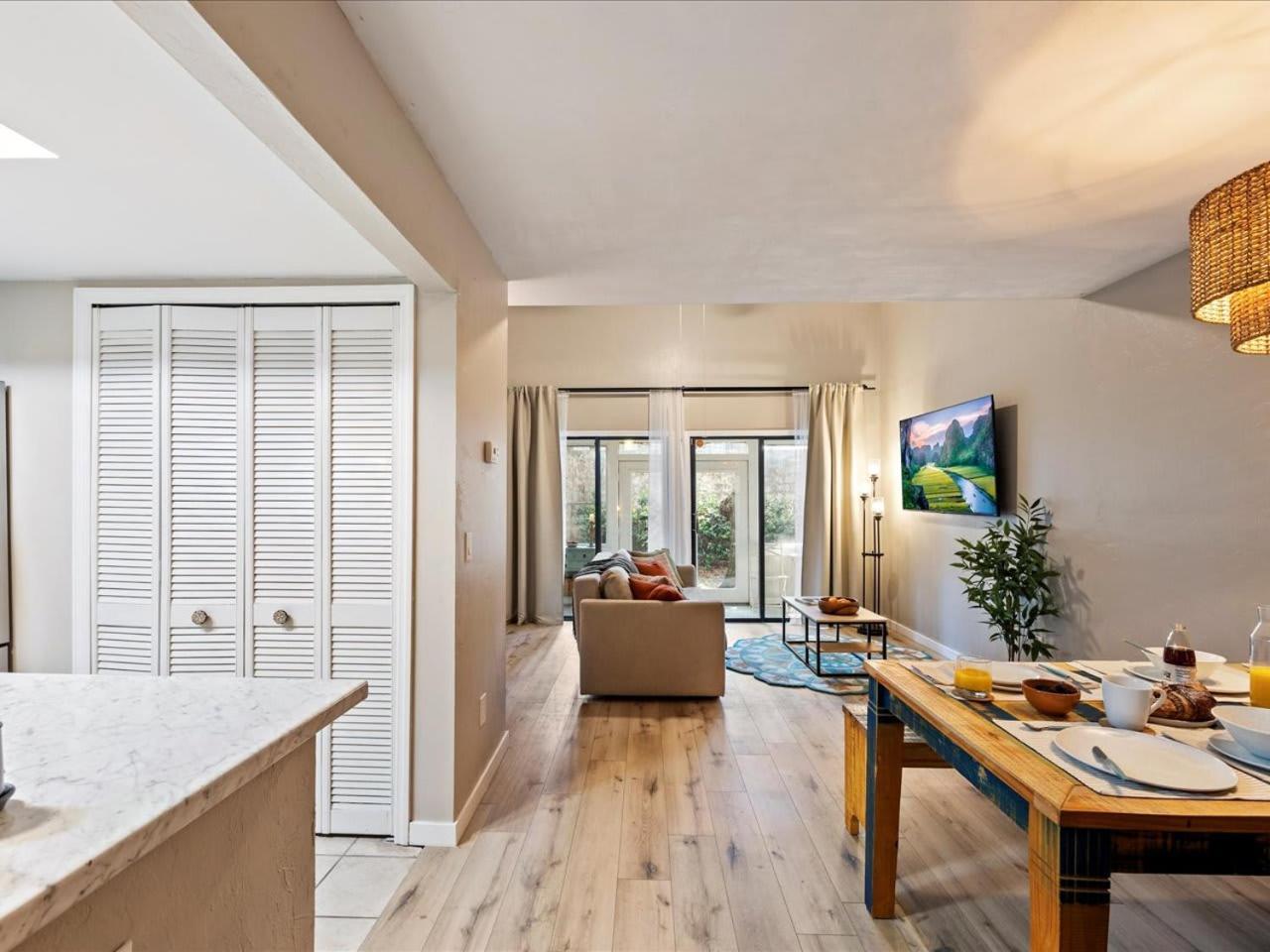 Artist'S Tower Townhome Just Renovated W Loft غينزفيل، فلوريدا المظهر الخارجي الصورة