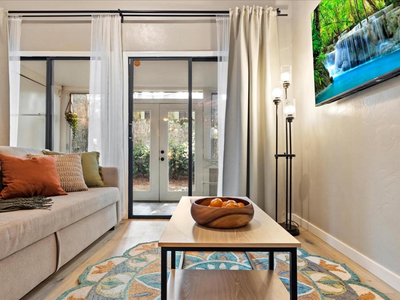 Artist'S Tower Townhome Just Renovated W Loft غينزفيل، فلوريدا المظهر الخارجي الصورة