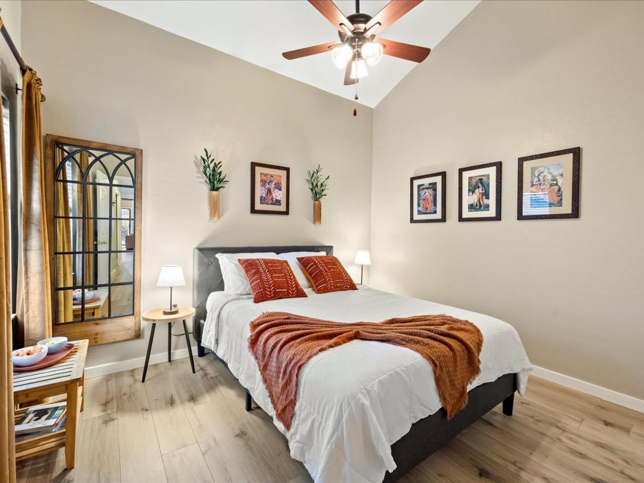 Artist'S Tower Townhome Just Renovated W Loft غينزفيل، فلوريدا المظهر الخارجي الصورة