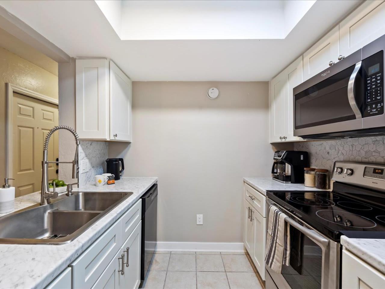 Artist'S Tower Townhome Just Renovated W Loft غينزفيل، فلوريدا المظهر الخارجي الصورة
