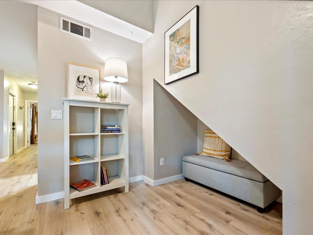 Artist'S Tower Townhome Just Renovated W Loft غينزفيل، فلوريدا المظهر الخارجي الصورة