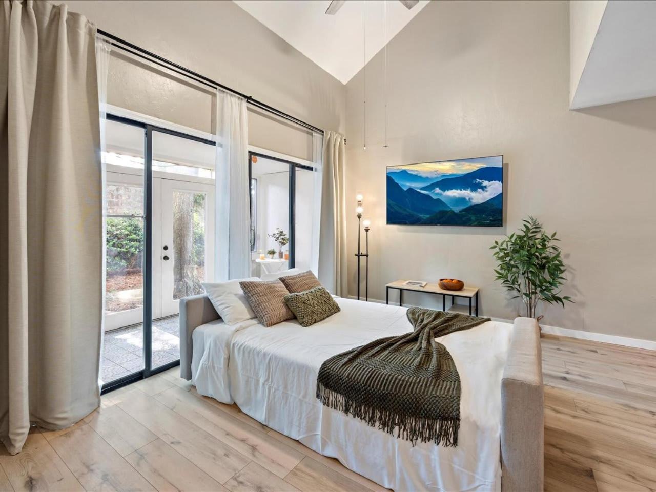 Artist'S Tower Townhome Just Renovated W Loft غينزفيل، فلوريدا المظهر الخارجي الصورة