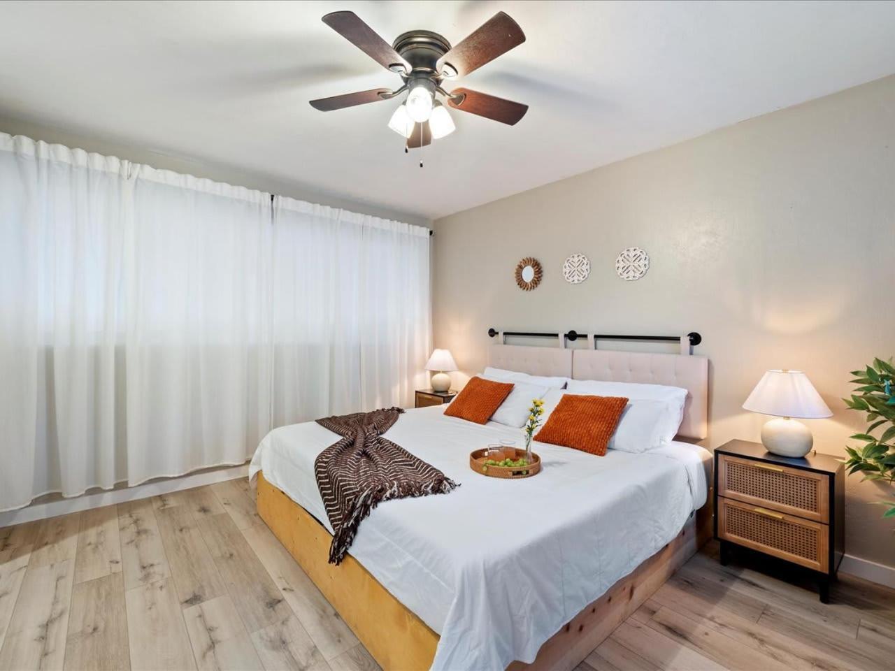 Artist'S Tower Townhome Just Renovated W Loft غينزفيل، فلوريدا المظهر الخارجي الصورة