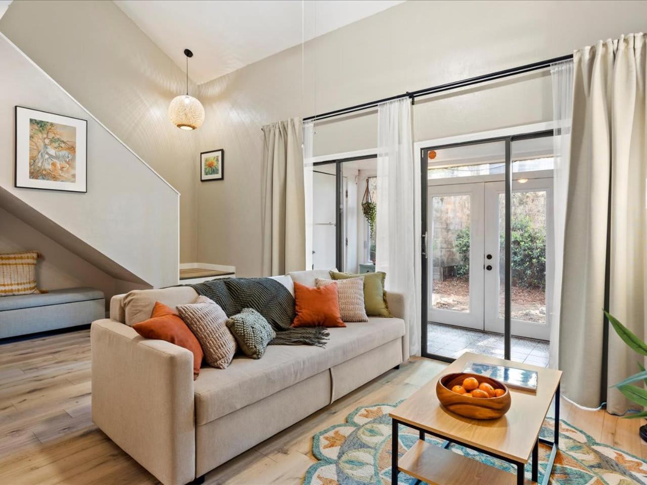 Artist'S Tower Townhome Just Renovated W Loft غينزفيل، فلوريدا المظهر الخارجي الصورة