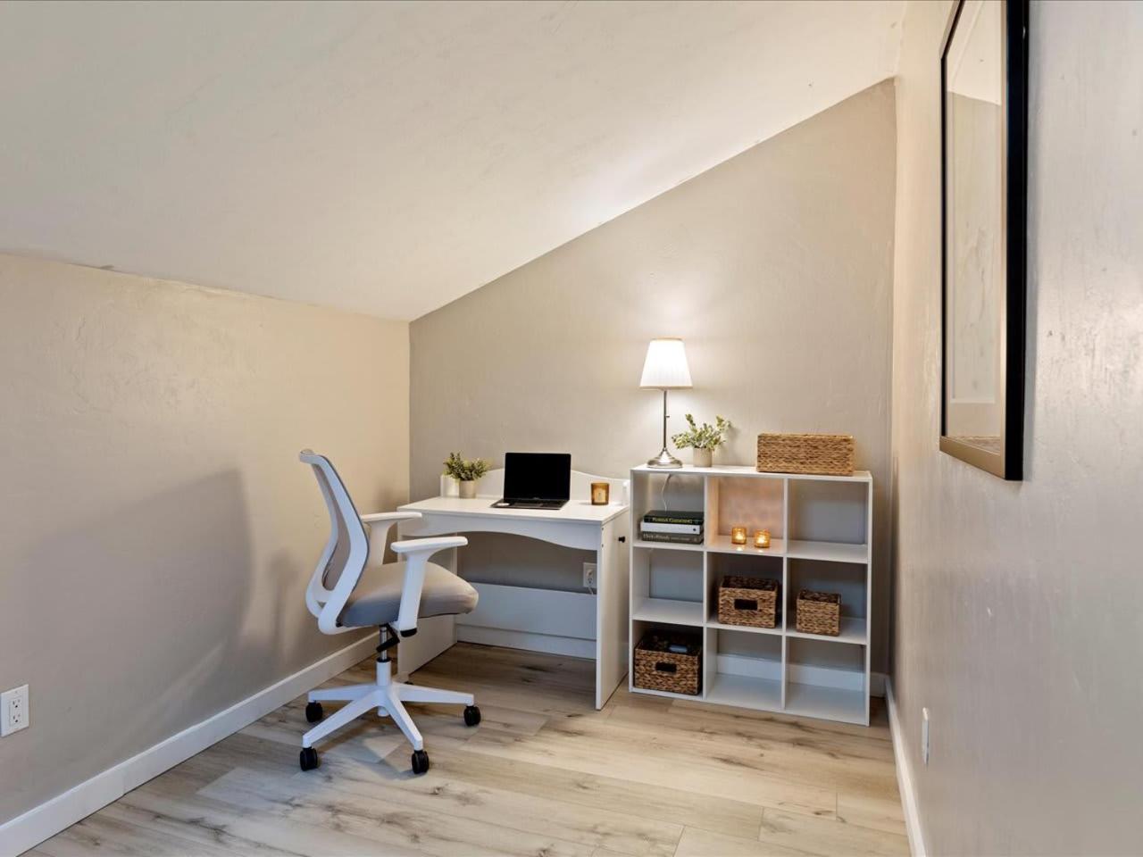 Artist'S Tower Townhome Just Renovated W Loft غينزفيل، فلوريدا المظهر الخارجي الصورة
