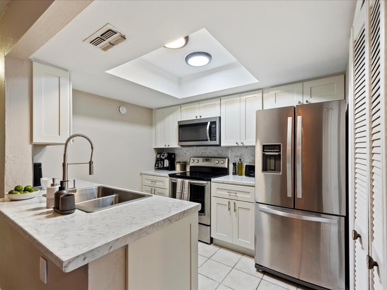 Artist'S Tower Townhome Just Renovated W Loft غينزفيل، فلوريدا المظهر الخارجي الصورة