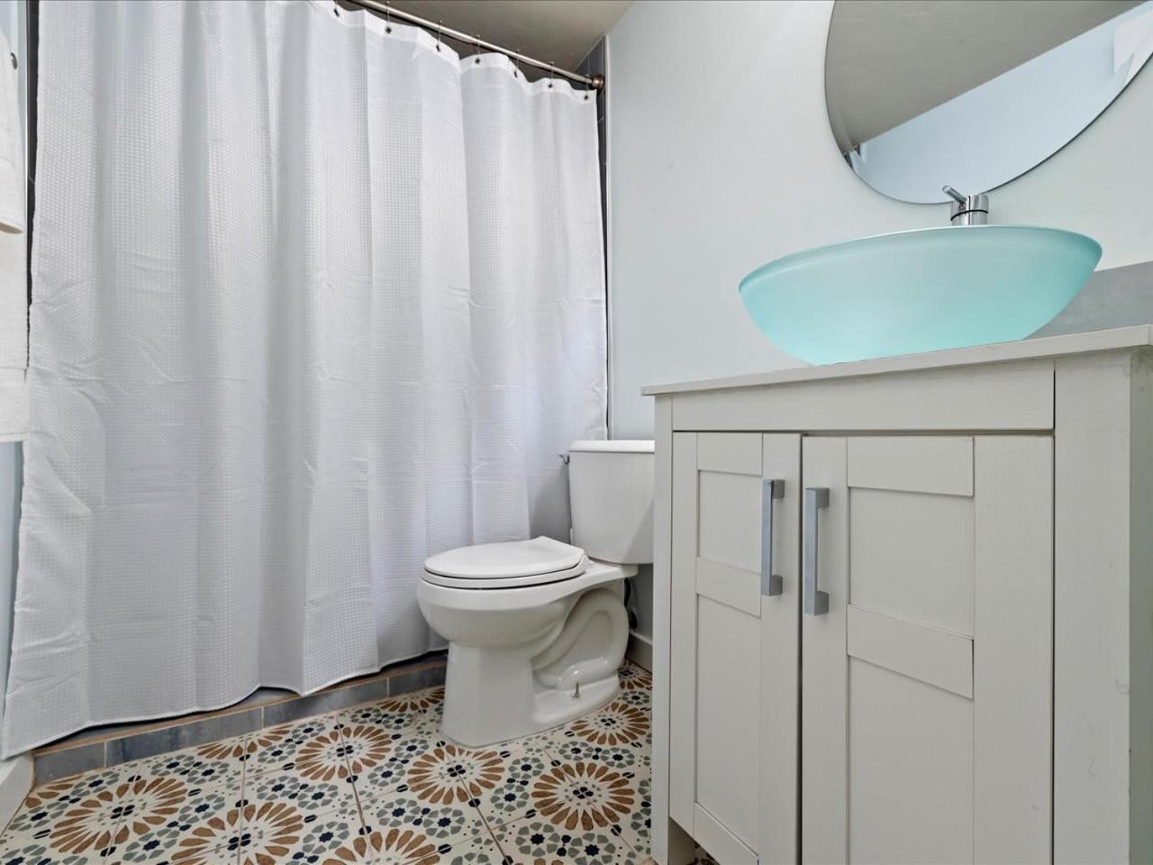 Artist'S Tower Townhome Just Renovated W Loft غينزفيل، فلوريدا المظهر الخارجي الصورة
