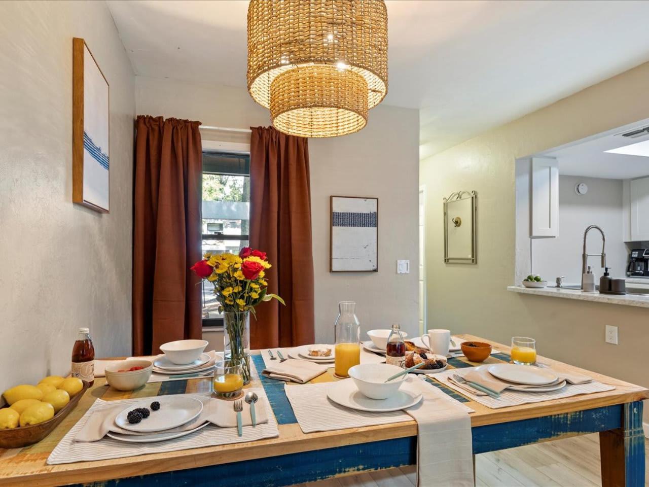 Artist'S Tower Townhome Just Renovated W Loft غينزفيل، فلوريدا المظهر الخارجي الصورة