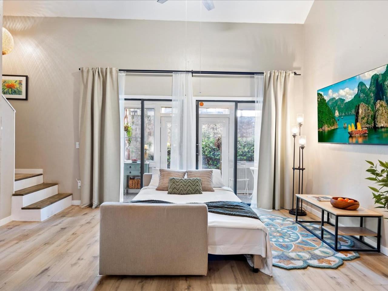 Artist'S Tower Townhome Just Renovated W Loft غينزفيل، فلوريدا المظهر الخارجي الصورة